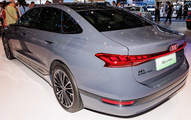 File:AUDI A6L e-tron China (2).jpg