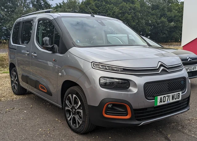 File:2021 Citroen E-Berlingo Flair XTR.jpg