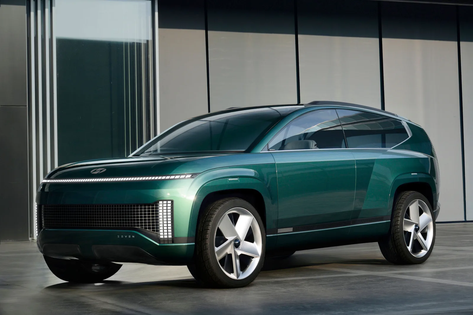 Hyundai hyundai-seven-key-visual-ext-03