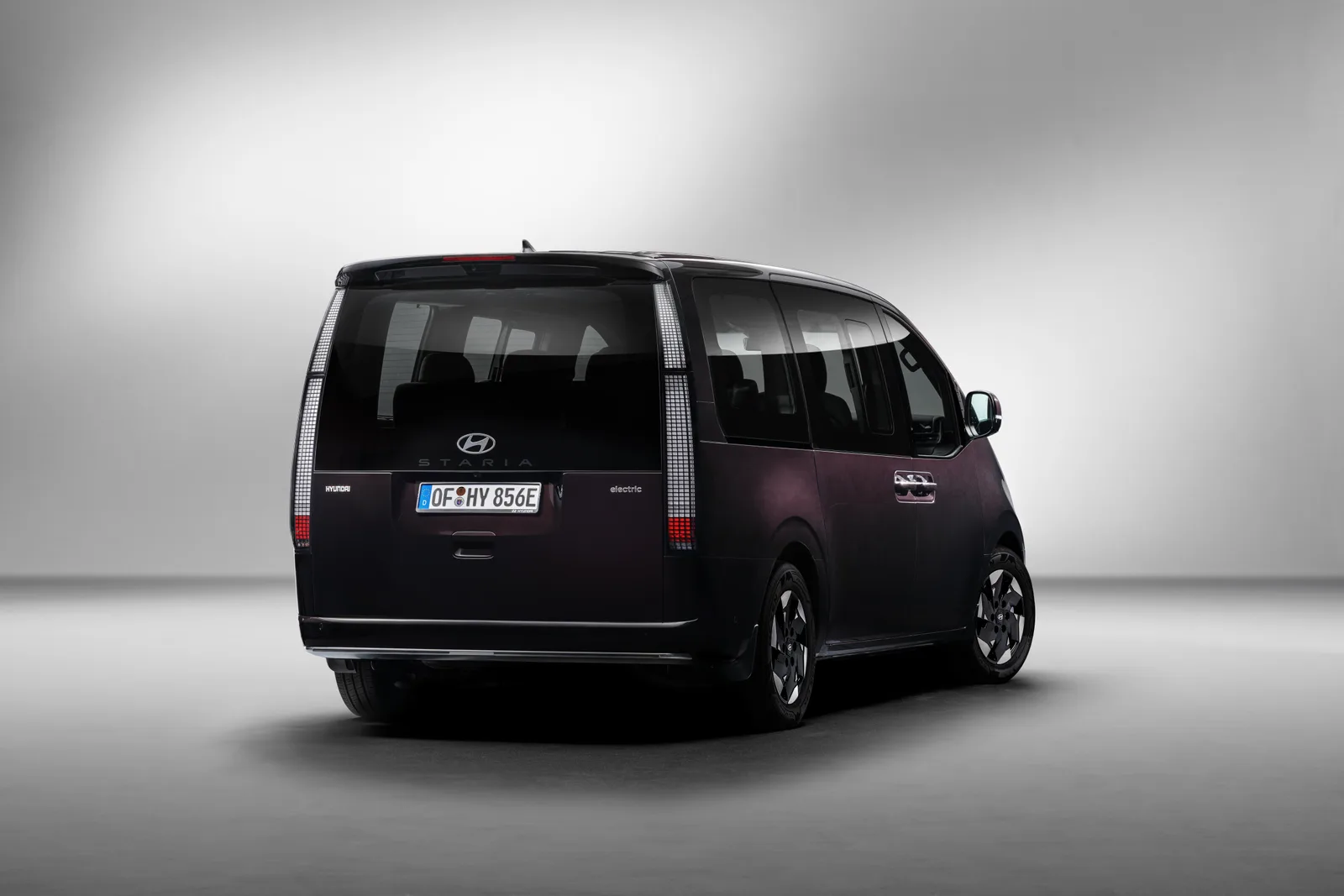 Hyundai STARIA Electric, set i profil udefra