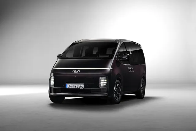 Hyundai STARIA Electric, set forfra i 3/4-vinkel