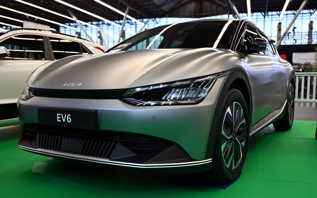File:Kia-EV6-front-left-low.jpg