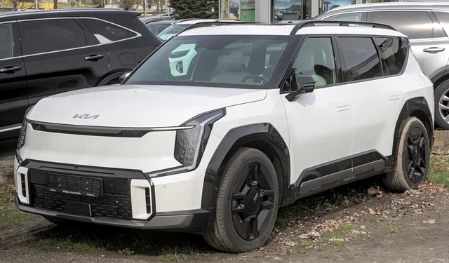 File:Kia EV9 GT-Line 1X7A2506.jpg