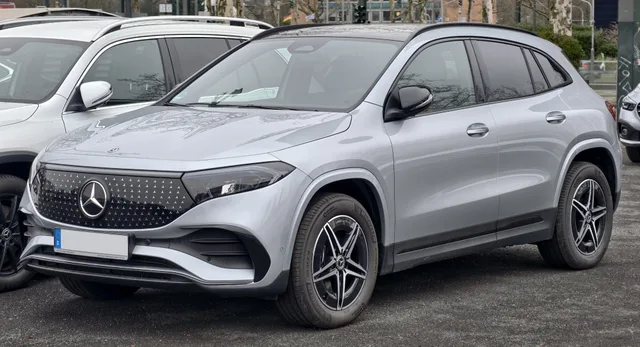 File:Mercedes-Benz EQA 250 AMG Line (H 243, Facelift) – f 08022026.jpg