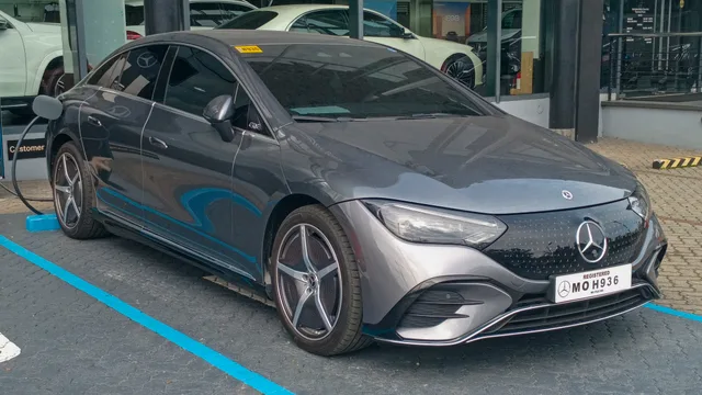 File:2023 Mercedes-Benz EQE 350+ AMG-Line in Graphite Grey Metallic, front right.jpg