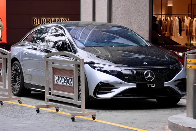 File:Mercedes-Benz EQS 450+ (Tunku Idris Iskandar) 03.jpg