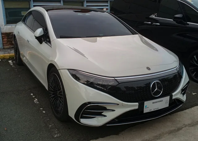 File:2024 Mercedes-Benz V297 EQS 450 4MATIC in Diamond White Bright, front right, 07-10-2024.jpg