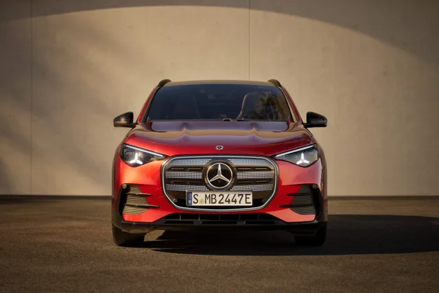 GLA electric lit grille front (Mercedes-Benz Danmark)