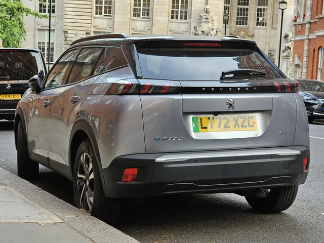 File:Peugeot e-2008 GT P24 Cumulus Grey (4).jpg
