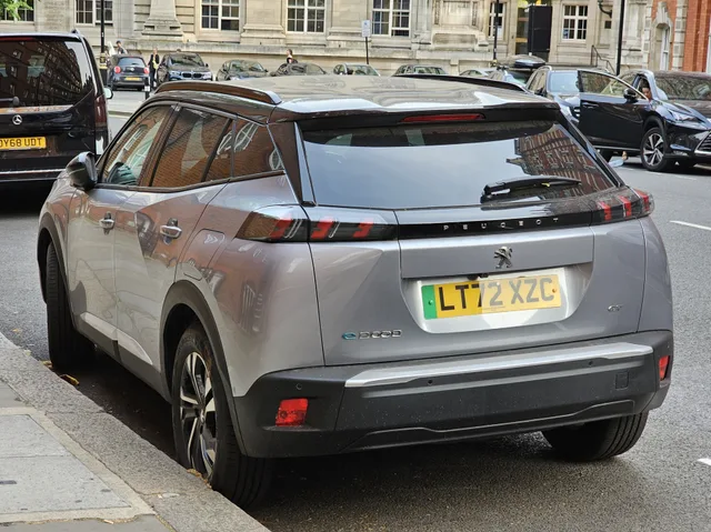 File:Peugeot e-2008 GT P24 Cumulus Grey (3).jpg