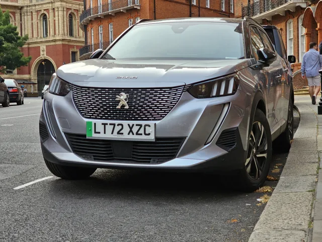 File:Peugeot e-2008 GT P24 Cumulus Grey (2).jpg
