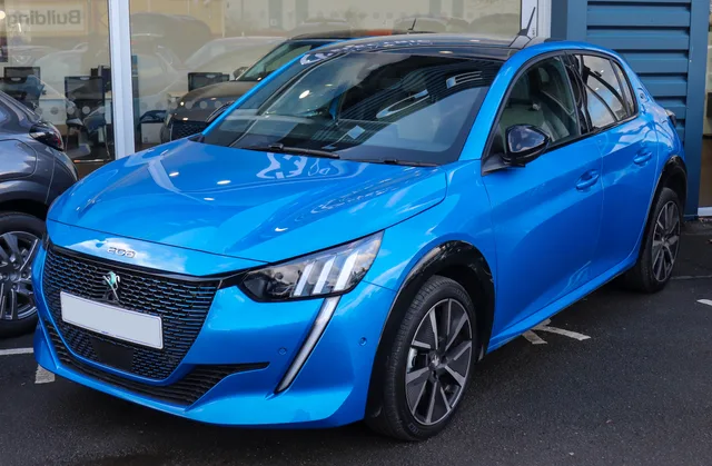 File:2020 Peugeot e-208 GT.jpg