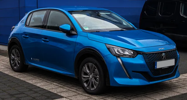 File:Peugeot e-208 Allure (II) – f 26122020.jpg