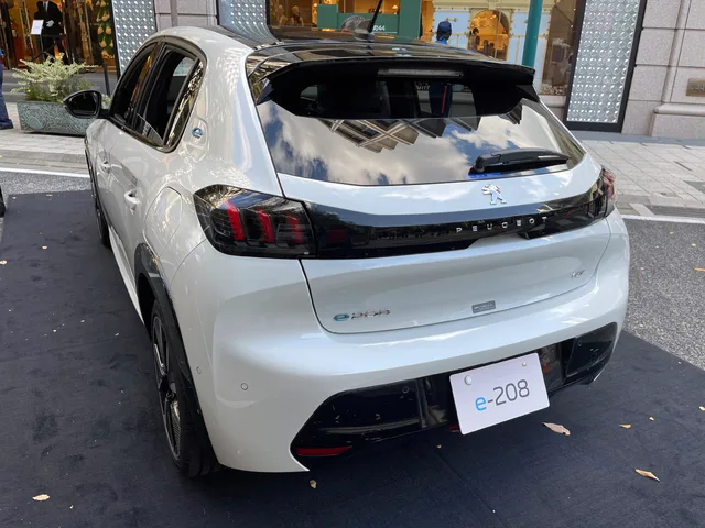 File:Peugeot e-208 GT (ZAA-P21ZK01) rear.jpg