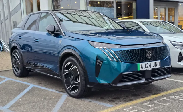 File:2024 Peugeot 3008 GT EV.jpg