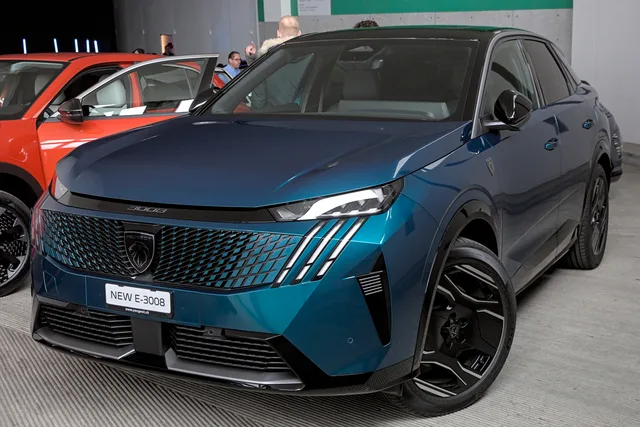 File:Peugeot e-3008 Auto Zuerich 2023 1X7A1030.jpg