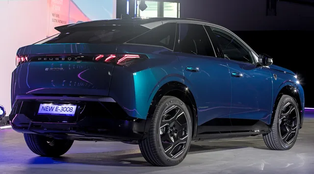 File:Peugeot e-3008 Auto Zuerich 2023 1X7A1016.jpg