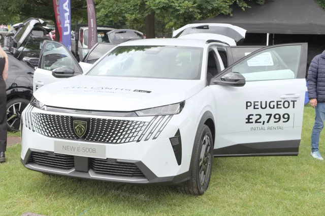 File:Peugeot e-5008 - 7 June 2026.jpg