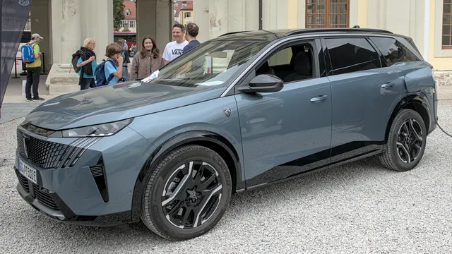 File:Peugeot e-5008 Automesse Ludwigsburg 2025 DSC 2647.jpg