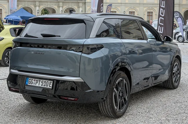 File:Peugeot e-5008 Automesse Ludwigsburg 2025 DSC 2651 (cropped).jpg