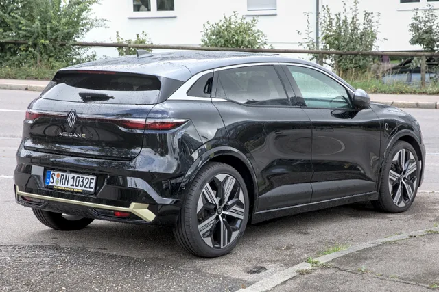 File:Renault Megane E-Tech 1X7A6020.jpg