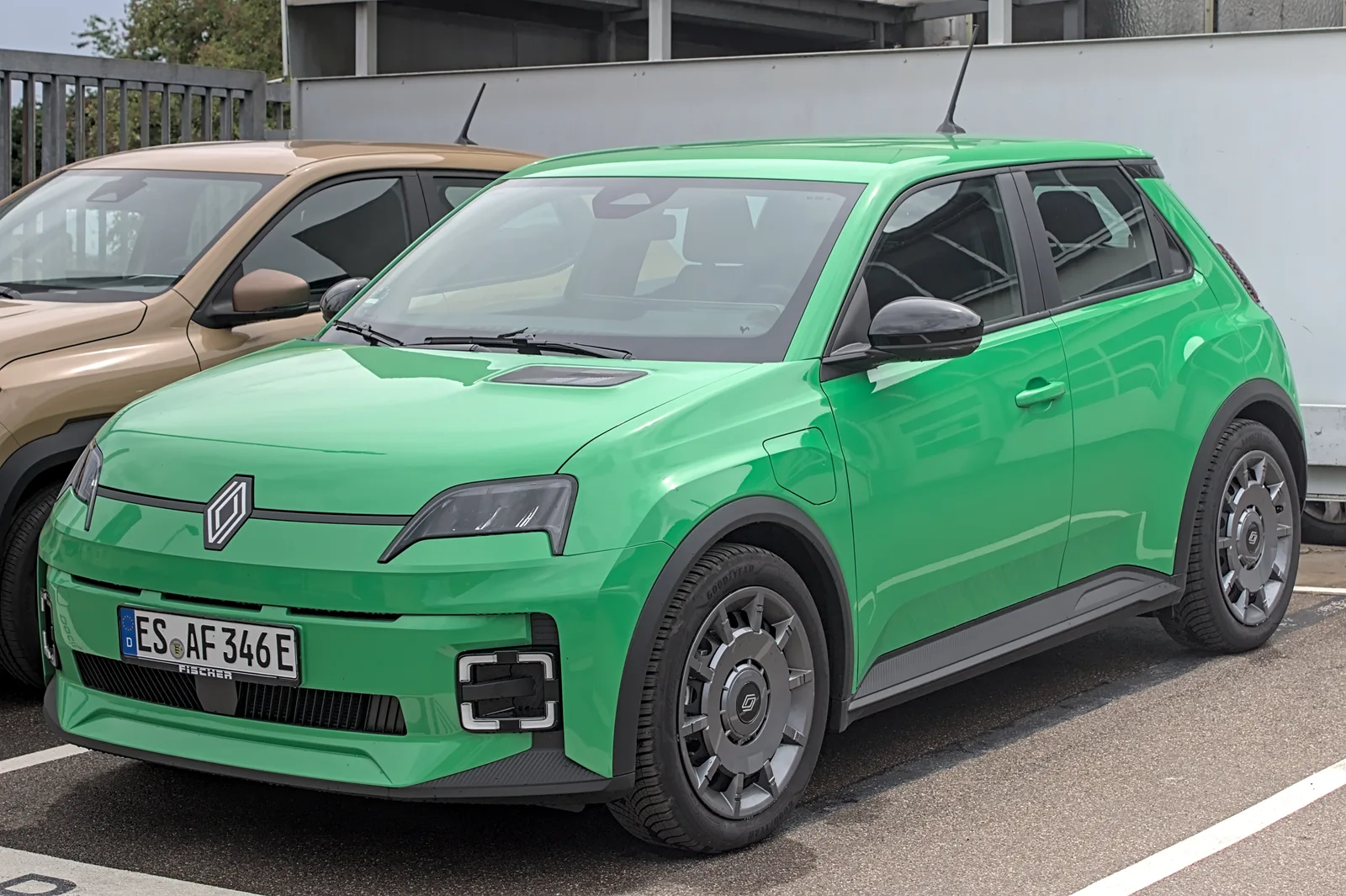 Renault 5 E-Tech Electric i detaljeret nærbillede. Foto via Wikimedia Commons.
