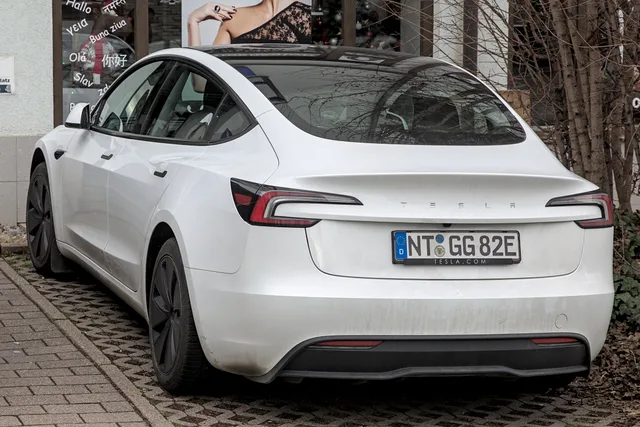 File:Tesla Model 3 (2023) 1X7A1678.jpg