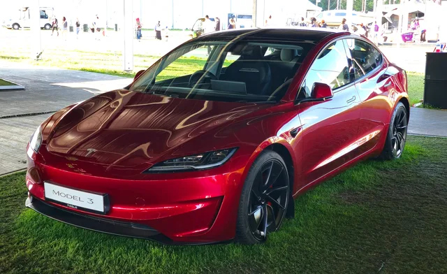 File:2024 Tesla Model 3 (13103).jpg