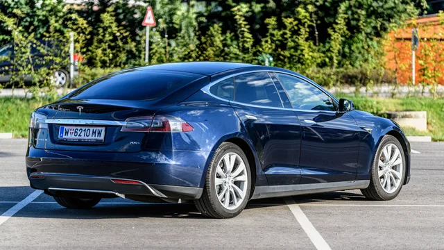 File:20180630 Tesla Model S 70D midnight blue Tesla Model S 70D 2015 rear right-2.jpg