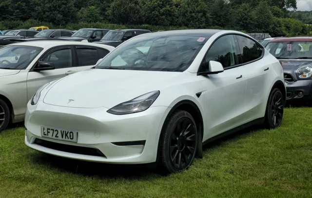 File:2022 Tesla Model Y Long Range AWD (31976).jpg