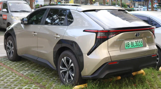 File:2022 GAC-Toyota bZ4X (rear).jpg