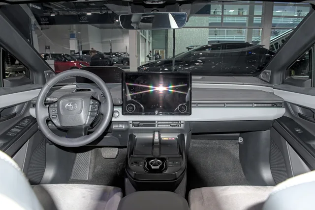 File:Toyota C-HR+ Auto Zuerich 2025 DSC 3408.jpg