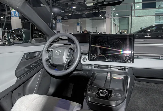 File:Toyota C-HR+ Auto Zuerich 2025 DSC 3409.jpg