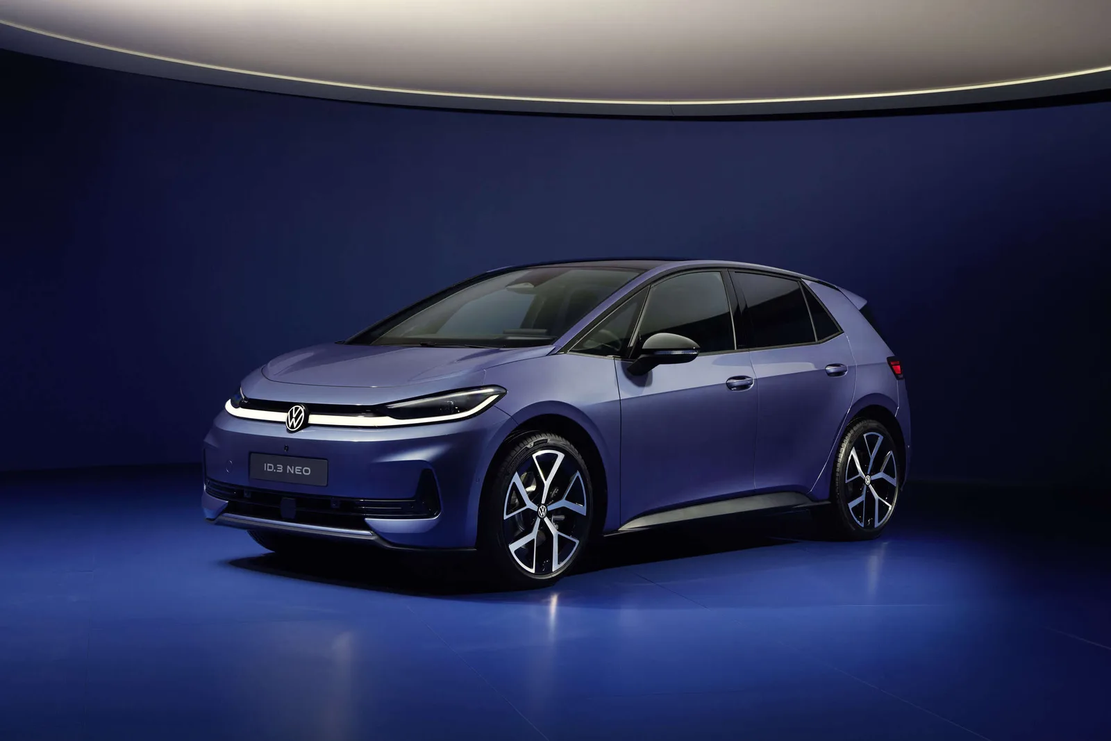 Volkswagen ID.3 Neo set forfra med den nye ID. familiefront