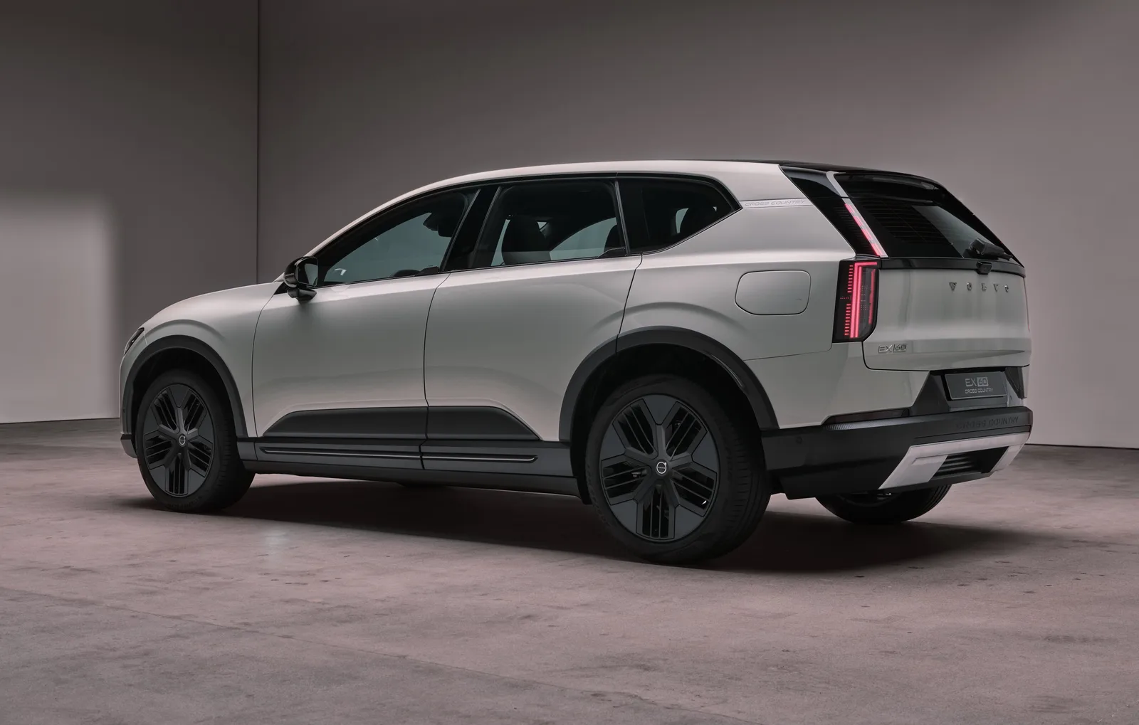 Volvo — Studio Volvo EX60 Cross Country (#7fe3f7e1de4c49918e47b3d300a174a1)